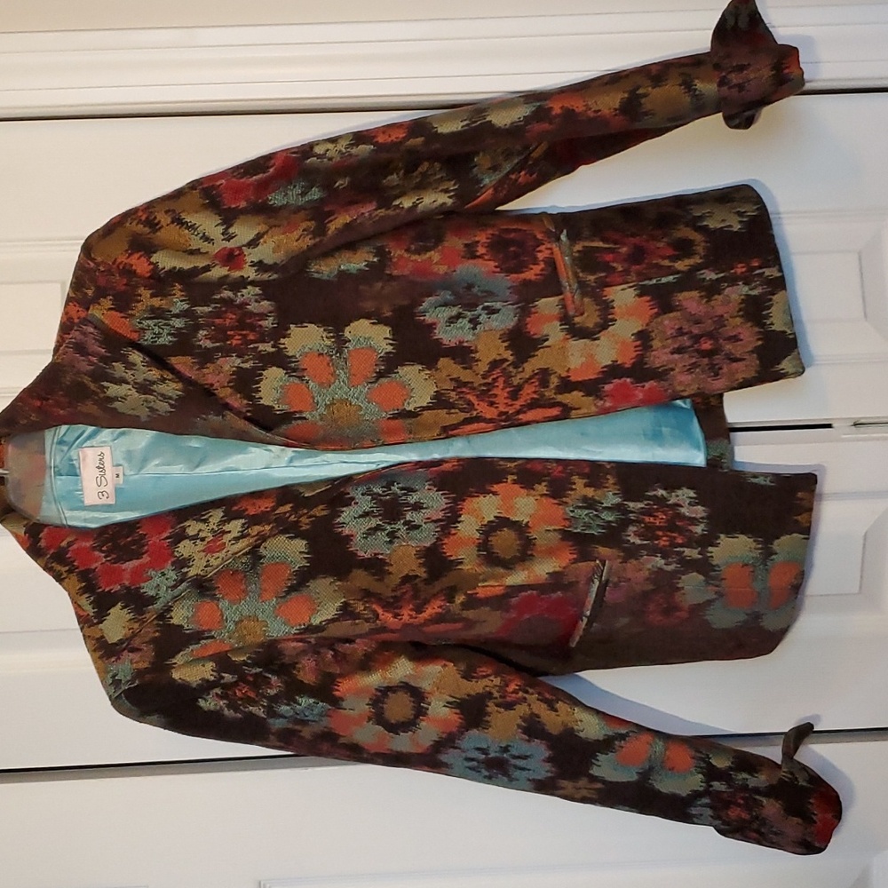 Gorgeous floral Three Sisters jacket Size Medium 🌺💐🌻🌼🌺🌺